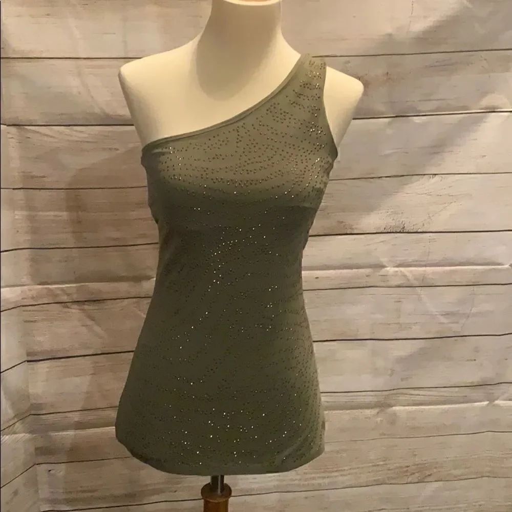 🌼🌼Express one sleeve tank beaded small🌼🌼